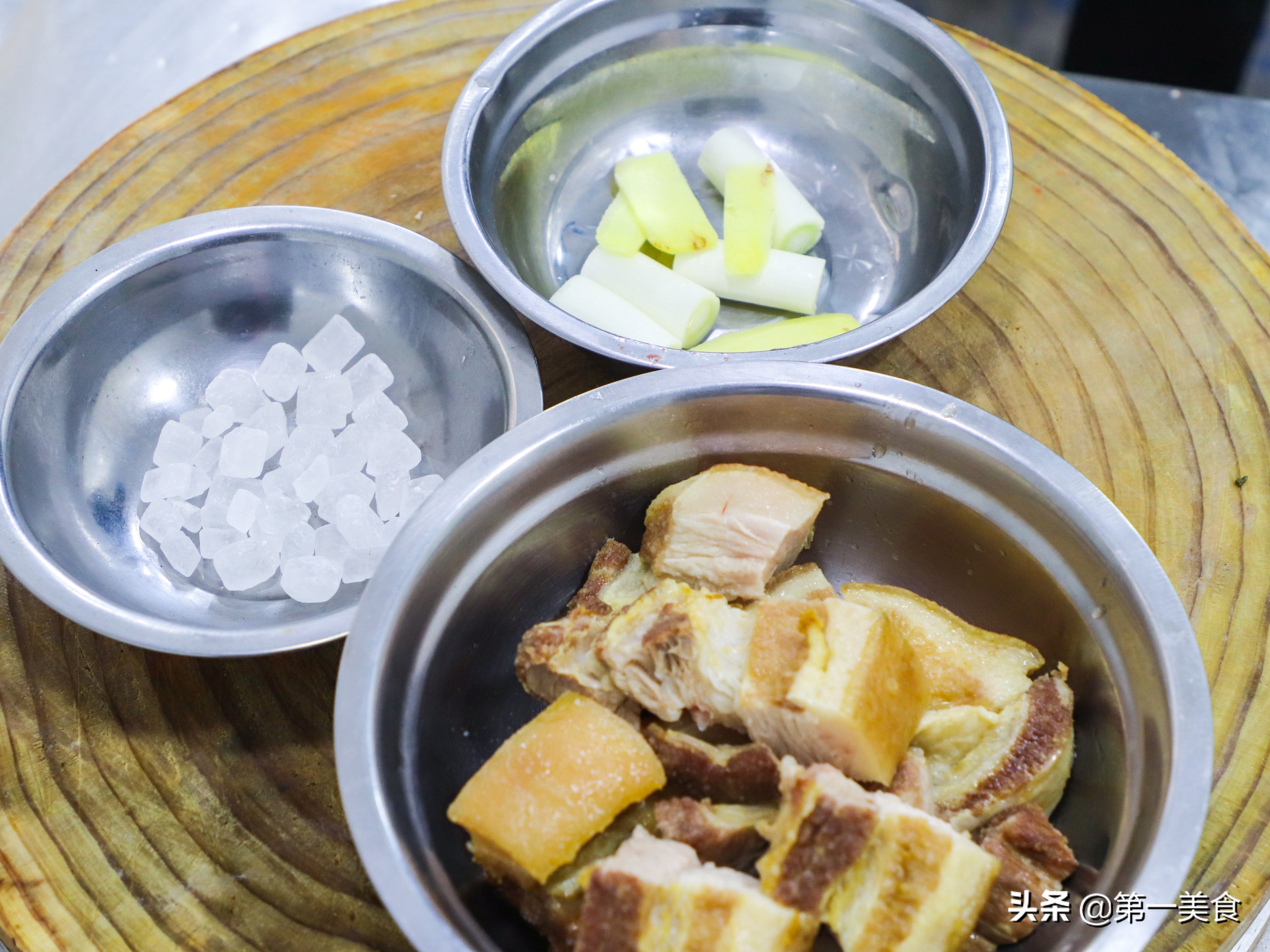 厨师长秘制红烧肉配方,大厨教你红烧肉正确做法鲜香不腥