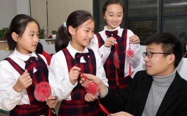 “民转公”时代到来，在职教师直接获得公办编制？教育部回应来了