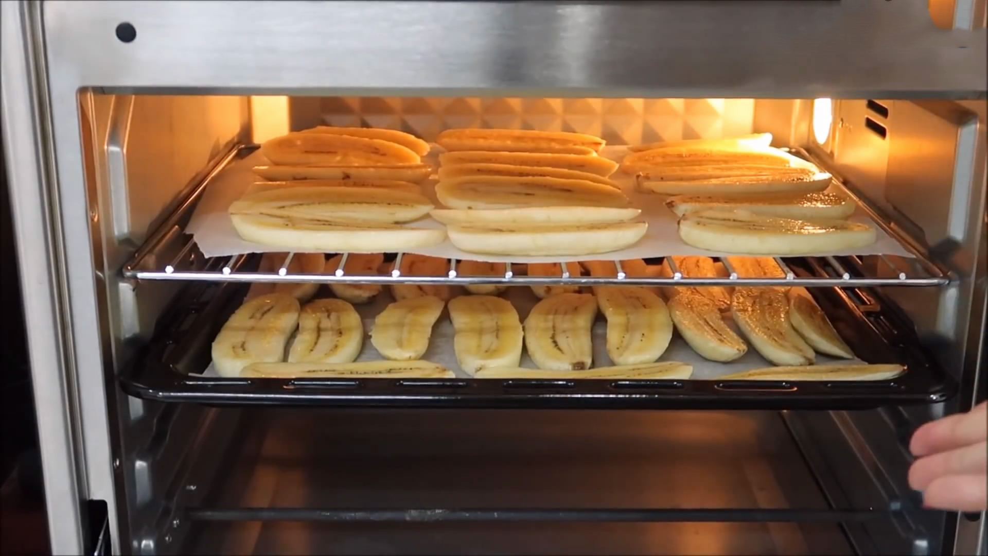 香蕉放烤箱怎么烤不脆,香蕉有点生可以烤箱烤熟吃吗