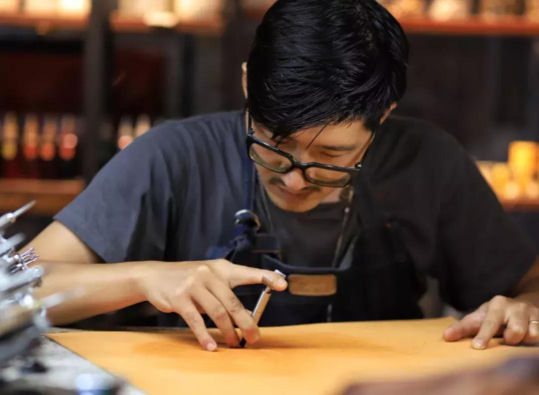 中国最有名的皮雕大师刘扬,刘扬的皮雕世界