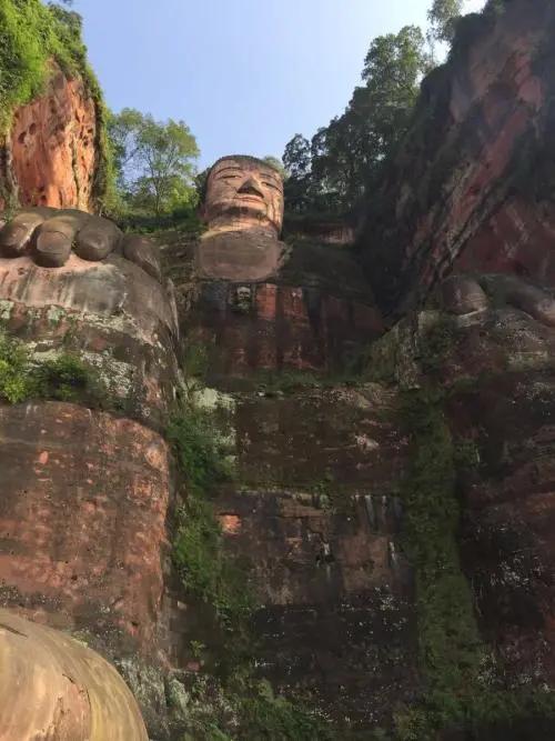 乐山大佛是因为洪水修建的吗,乐山大佛脚被水淹没奇观出现