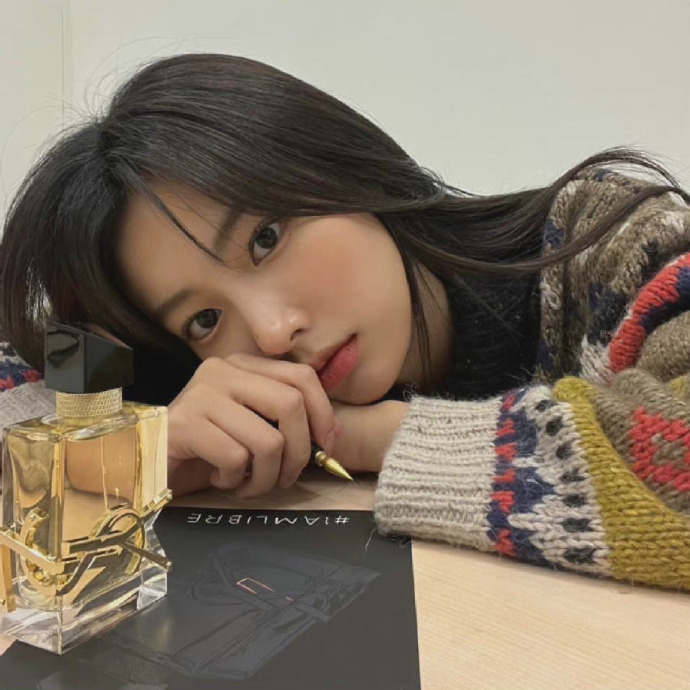 红棕色口红低饱和,便宜显白适合黄黑皮的口红颜色