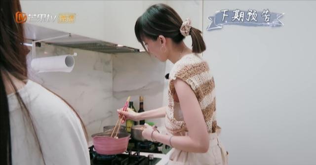 陈若仪家庭聚餐展露厨艺,林志颖妈妈尝后却疑问三连,网友:悬?