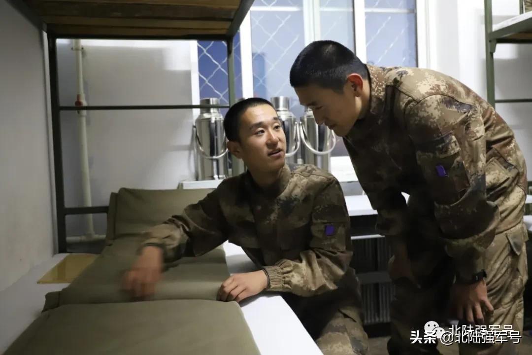 军营里的双胞胎兄弟,双胞胎兄弟真假教官