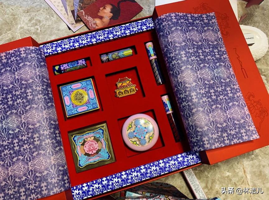 这些彩妆大牌又来搞事情了！MAC联名故宫，植村秀中国红美炸了