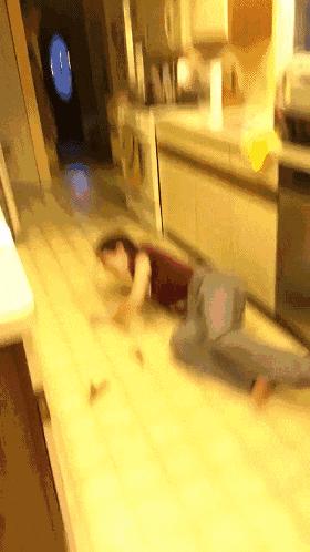 开心一刻gif下雨天,搞笑gif笑到肚子疼意外瞬间特辑