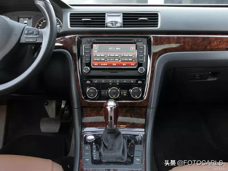 大众帕萨特3.0v6旗舰版,大众帕萨特2023最新款顶配落地价