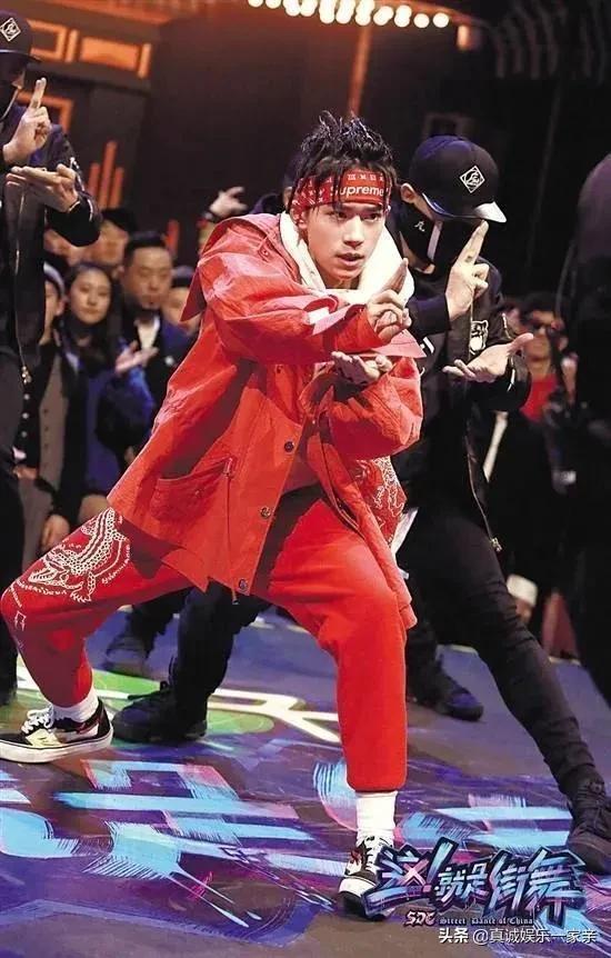 易烊千玺从南到北,易烊千玺从王俊凯前面走