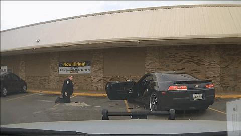 国外真实枪战火拼,美国匪徒与警察枪战视频