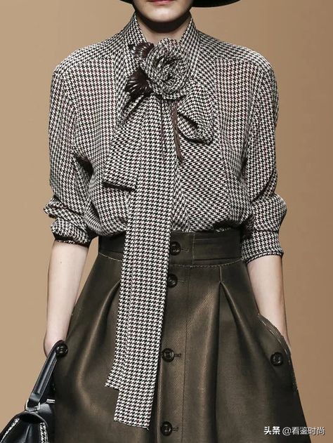 聚酯纤维为什么作为服装面料,聚酯纤维的衣服面料到底好不好