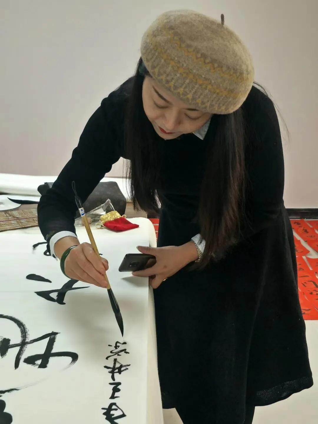 文化产业激发经济发展新活力,文化促进科技发展