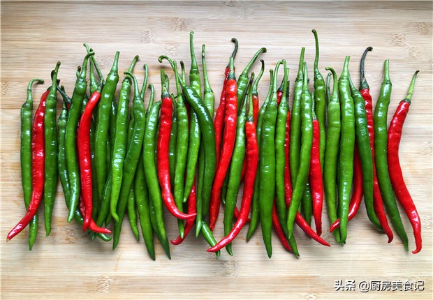 家用腌辣椒放一年都不会坏的腌法,不加一滴水爽脆又开胃的腌辣椒