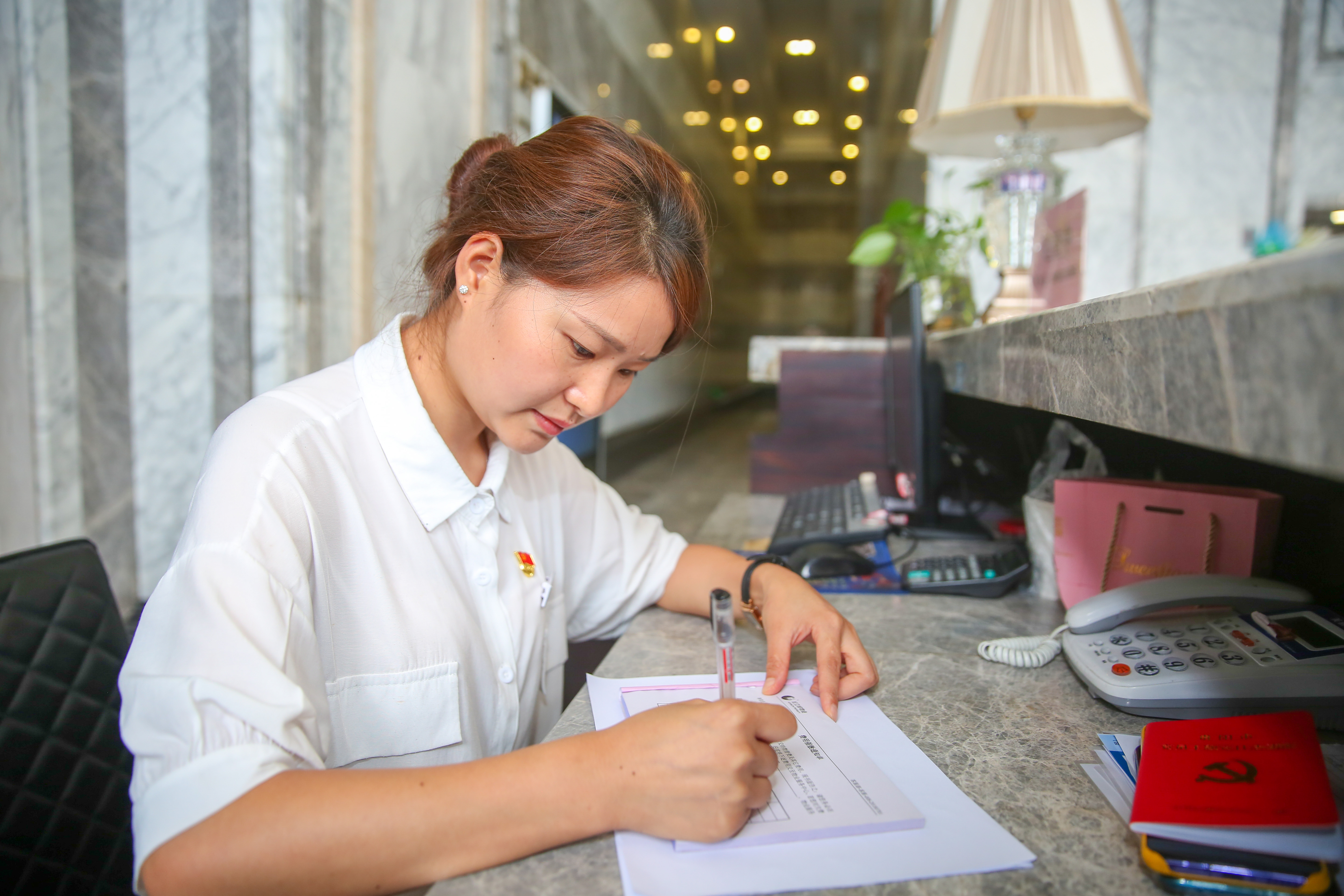 「身边*党**员」“宏管家”罗冰霜:在“走心”的服务中践行初心使命