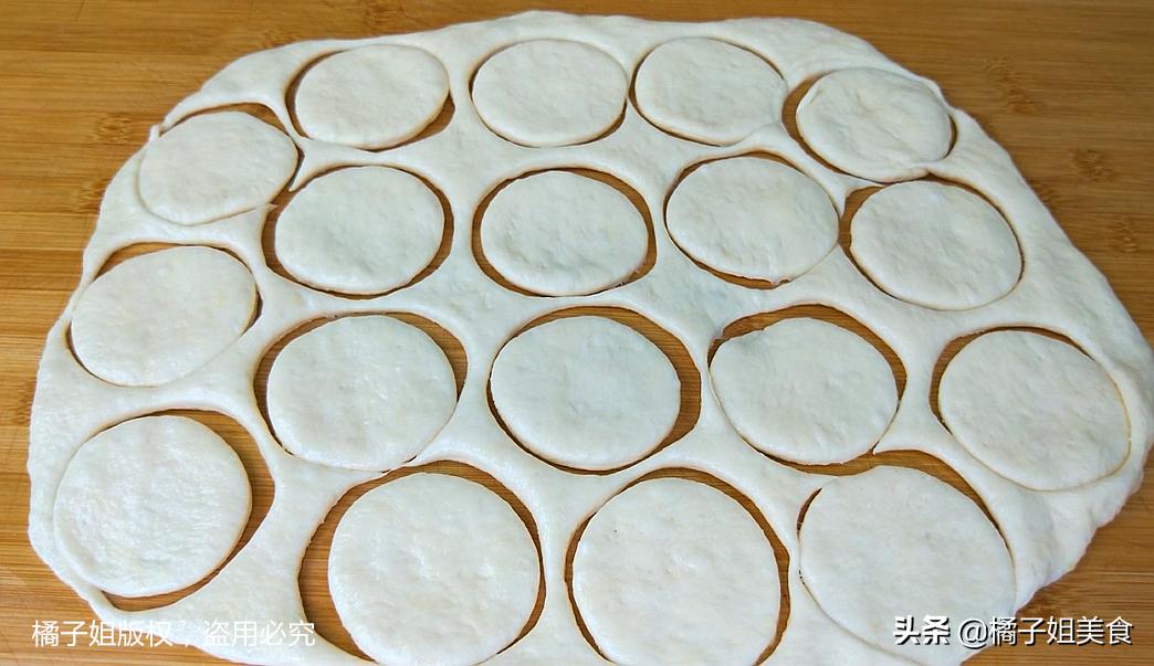 路边摊卖的空心油饼的做法,香酥薄脆空心大油饼小时候的味道