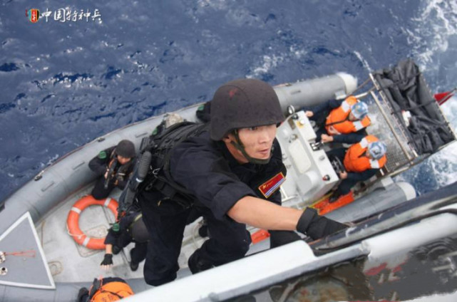 武警特战和解放军特种兵哪个厉害,中国特警和中国特种兵哪个厉害