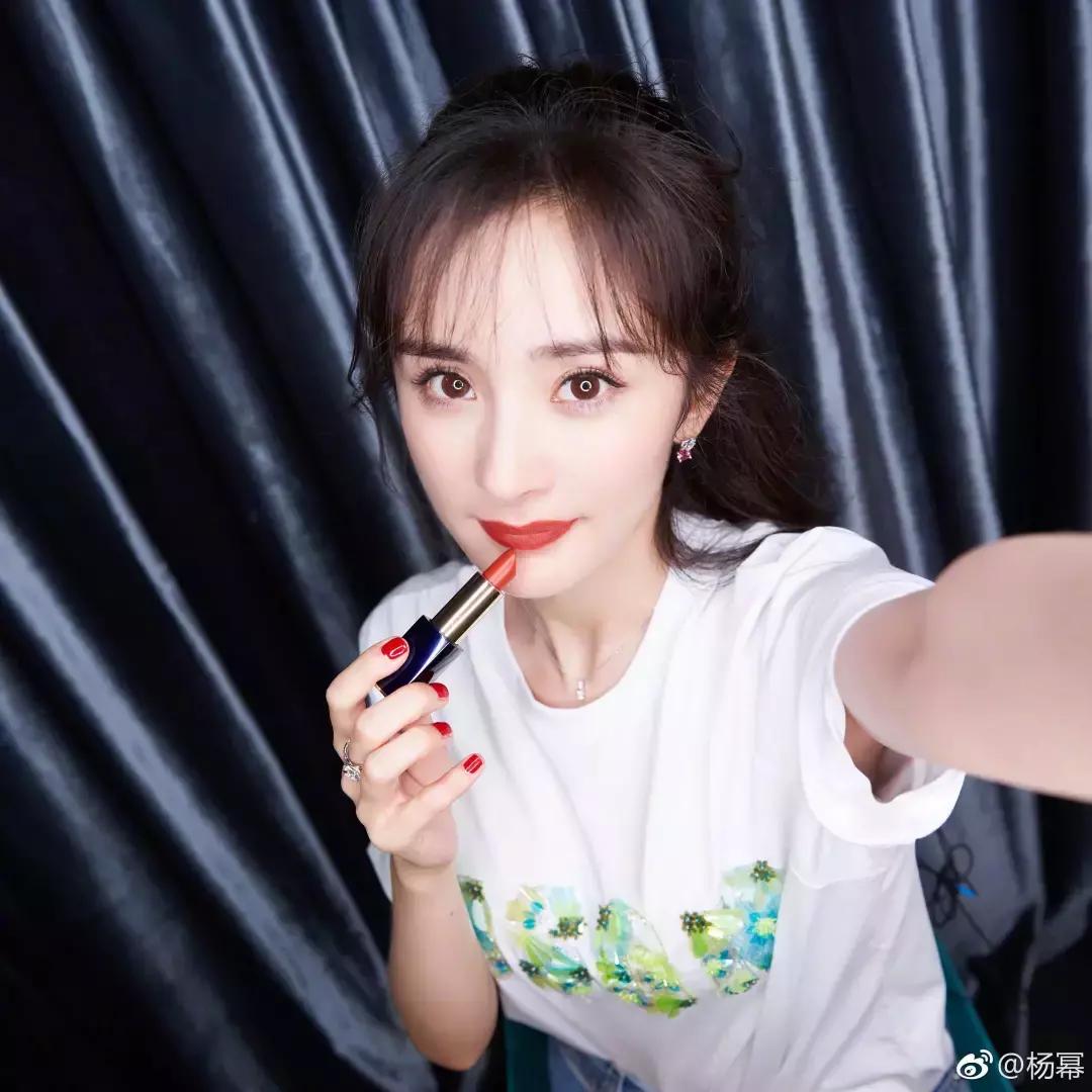 杨幂色和大表姐色口红哪个好看,杨幂用的枫叶色是什么口红