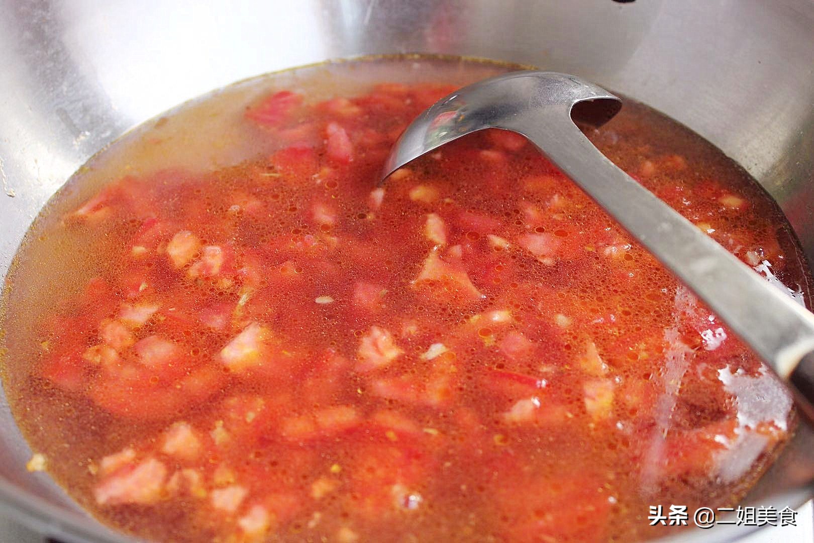 做虾丸超级简单而且营养又好吃,家中常备不加粉的虾丸才是真虾丸