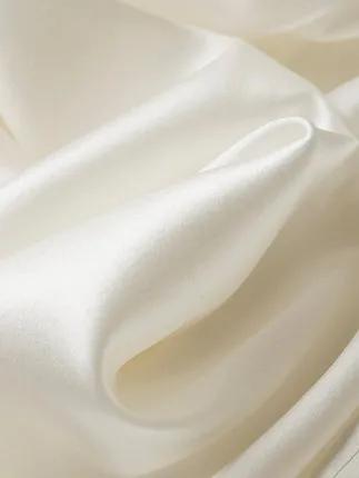 T恤穿腻了？想要时髦又遮肉，春夏白衬衫应该这么洗和这样穿