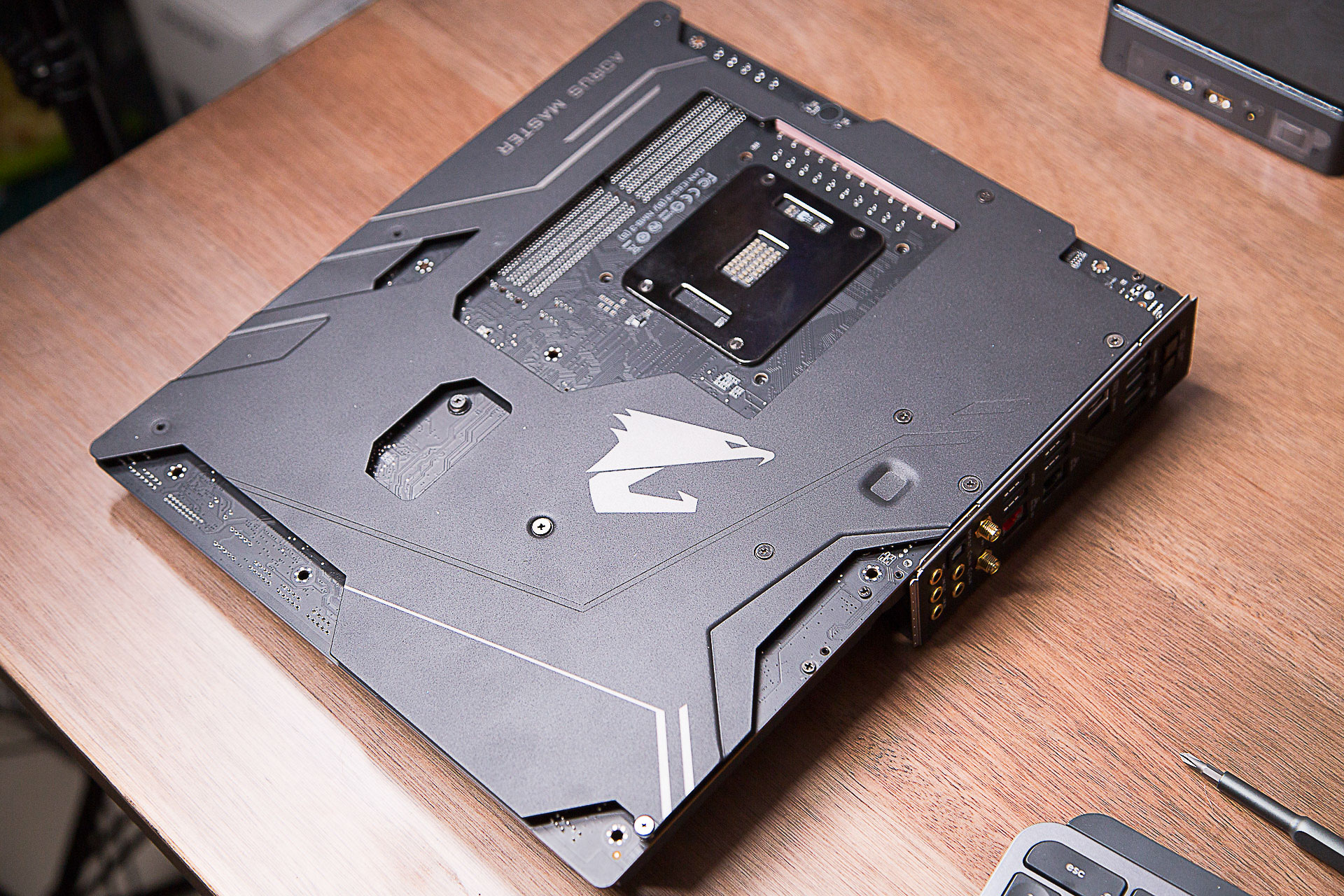 年末搭建一台X299的工作站主机应该怎么选配置？