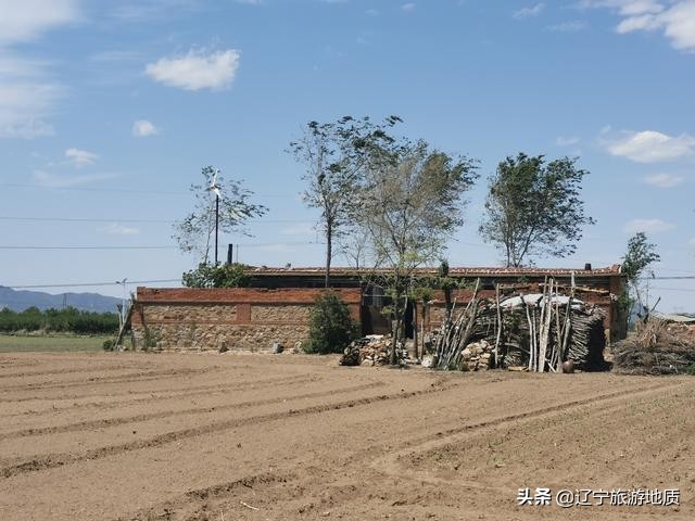 锦州96岁老人独居荒村,靠发电机生活,至今耳不聋,眼不花