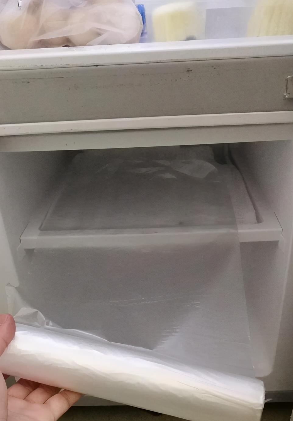 冰箱积水结冰怎么处理,让冰箱冰柜永不结霜结冰的方法