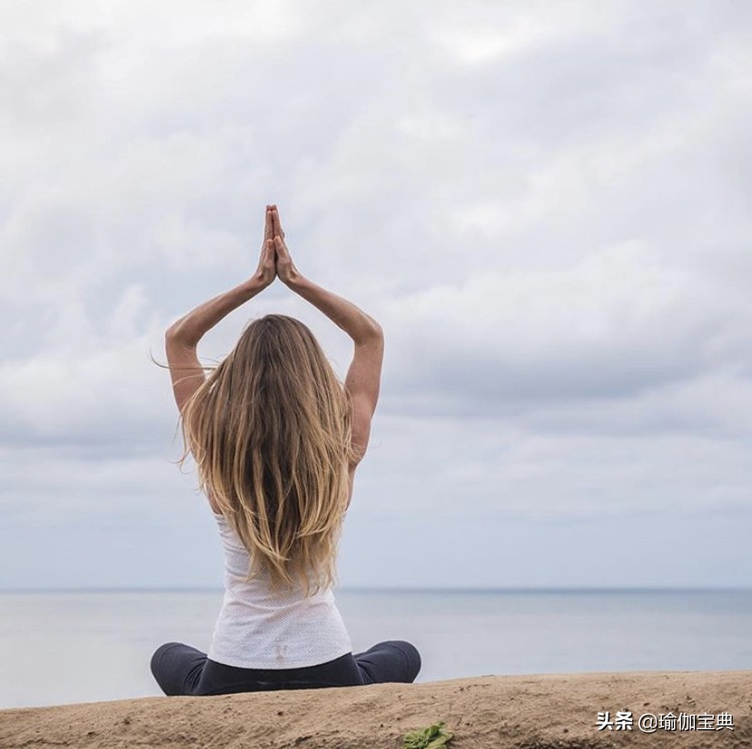 瑜伽冥想引导10分钟正念,瑜伽冥想8-10分钟放松引导词