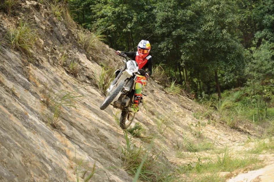 越野车更适合打孔碟还是划线碟,越野车国产卡钳