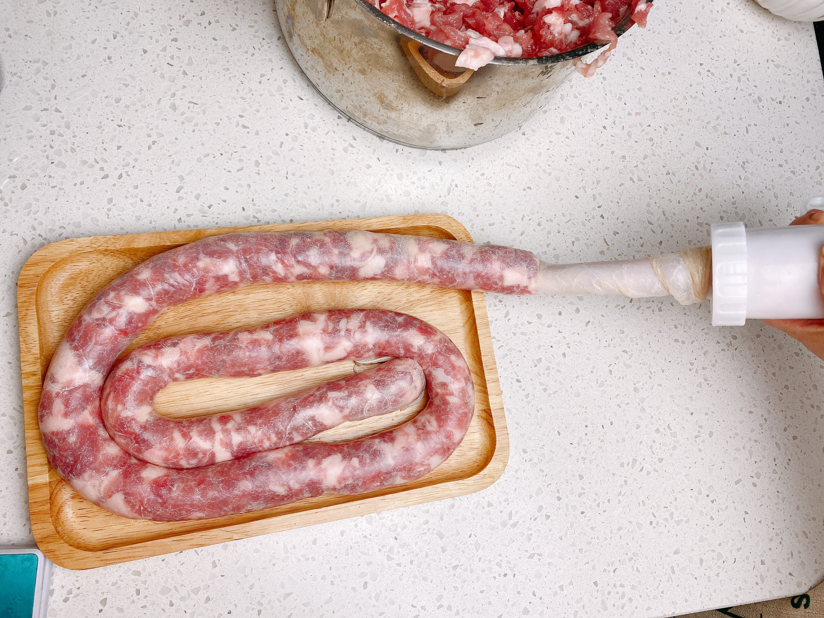 灌香肠制作方法和配方,灌香肠的做法10斤肉用多少盐