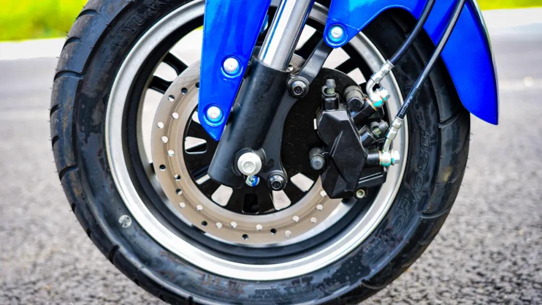 黑科技的电摩MIKUSuper:汽车级锂电双芯双动力指纹解锁