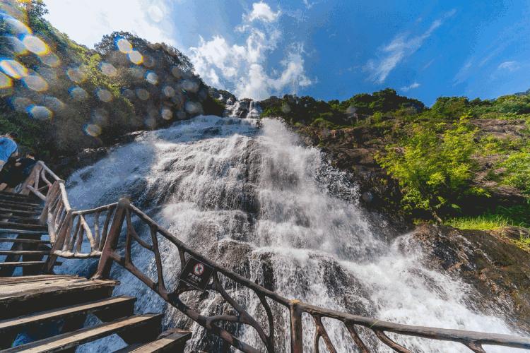 听说广州金叶子温泉酒店是广州的“小布拉宫”