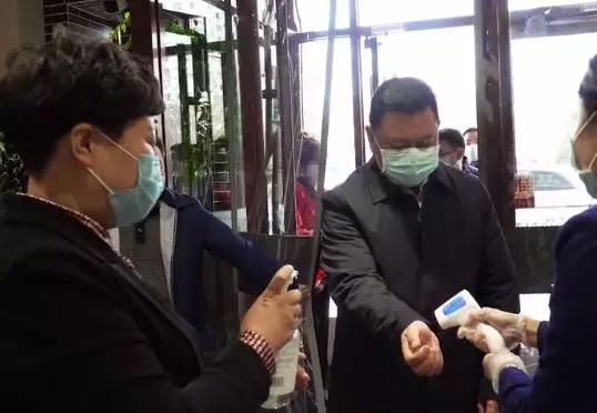 秦皇岛书记、市长“带头吃喝”曝光！朋友圈刷爆了！