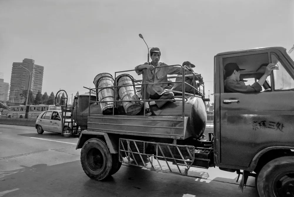 濂虫憚褰卞笀鍚村己涓汉鐓х墖,濂虫憚褰卞笀鍚村己