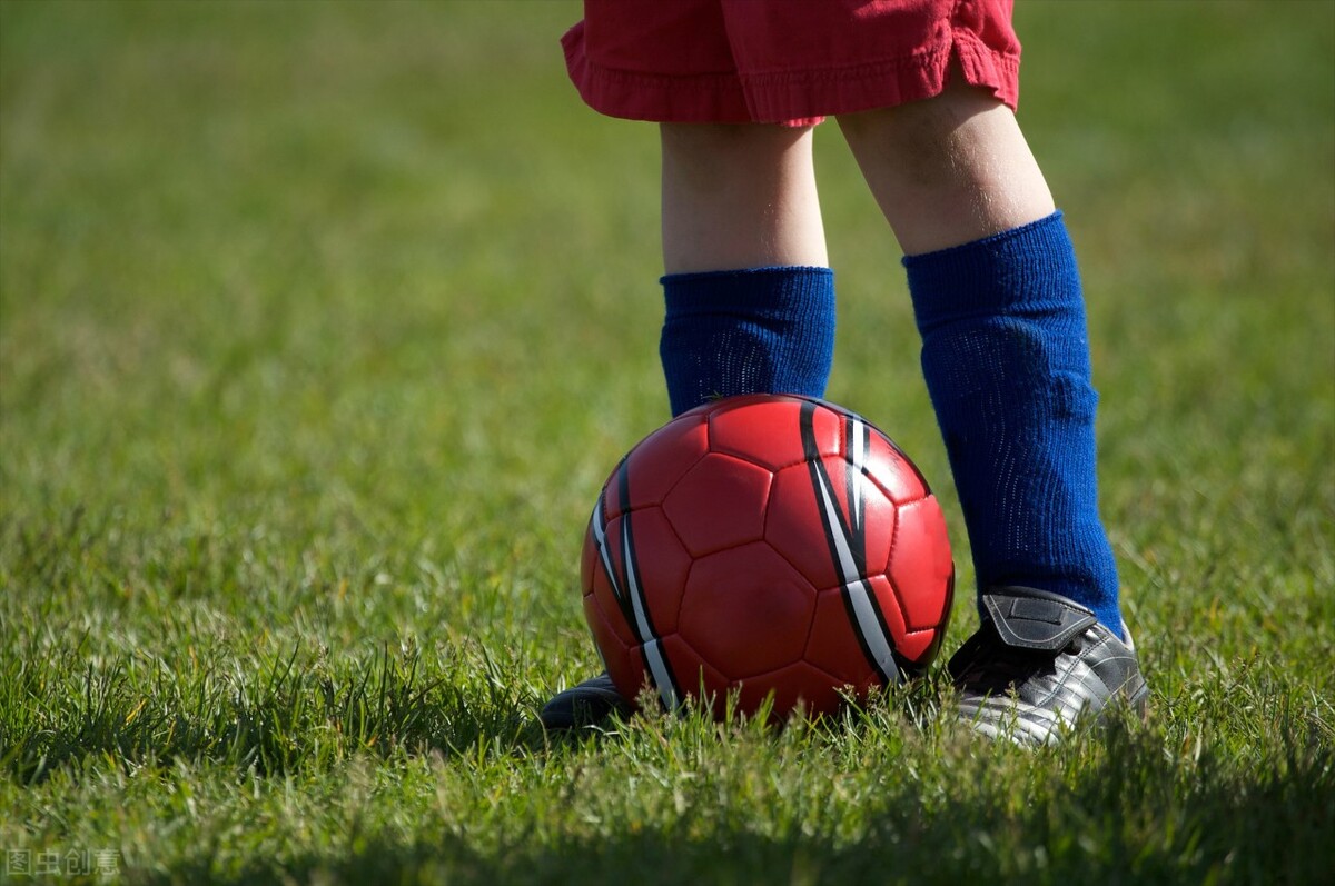 冬天踢球怎么避免受伤,科学足球训练