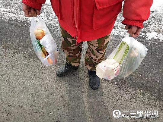 为隔离人员送餐,帮隔离人员给别人送东西