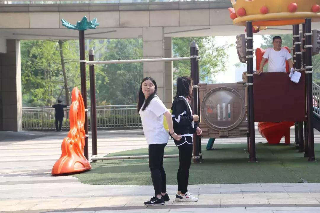 好老师教育“风雨同行十五载，携手并肩再奋进”主题拉练活动启动