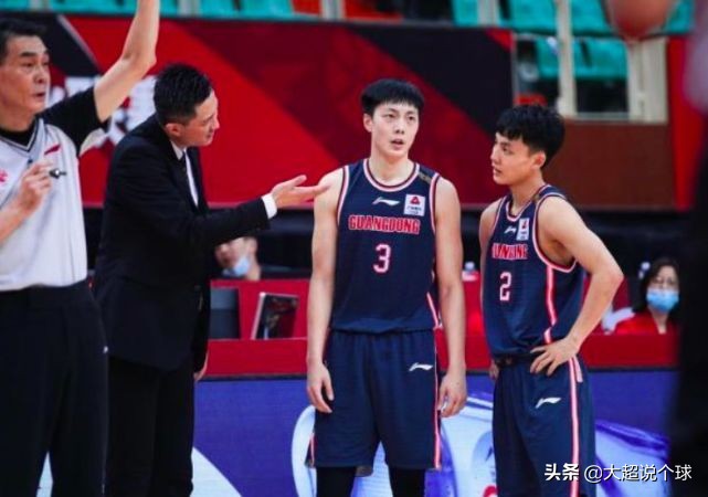 杜锋赛后敲打汤杰,杜锋让汤杰回更衣室