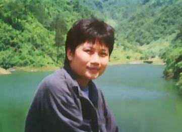 比肩毛阿敏，却因抑郁情伤削发为尼，歌后李娜称这23年每天都充实