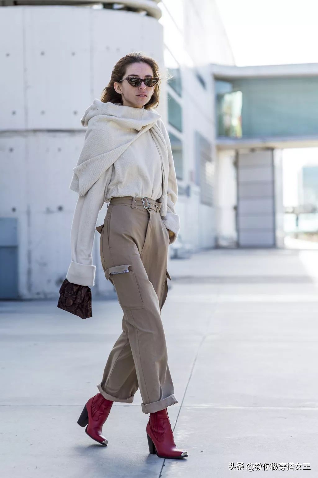 2020最潮搭配少不了这一条工装裤,初秋工装裤搭什么上衣