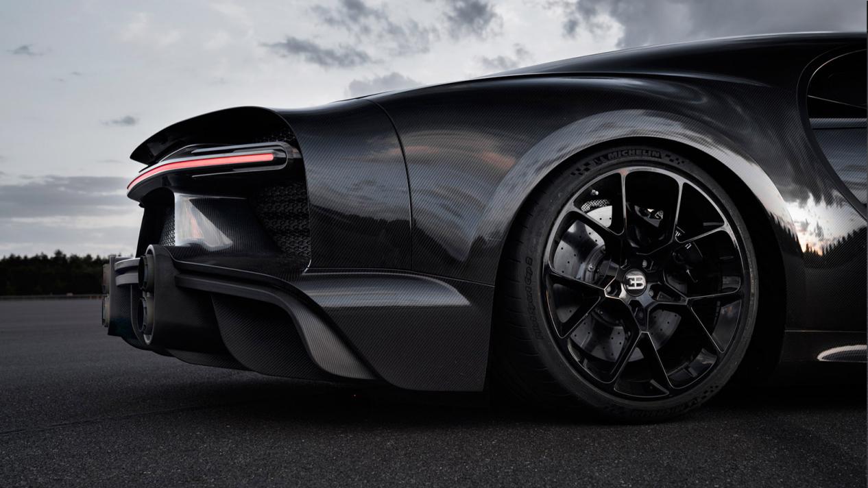 柯尼塞格jesko和布加迪威龙哪个快,柯尼塞格jesko极速版和赛道版