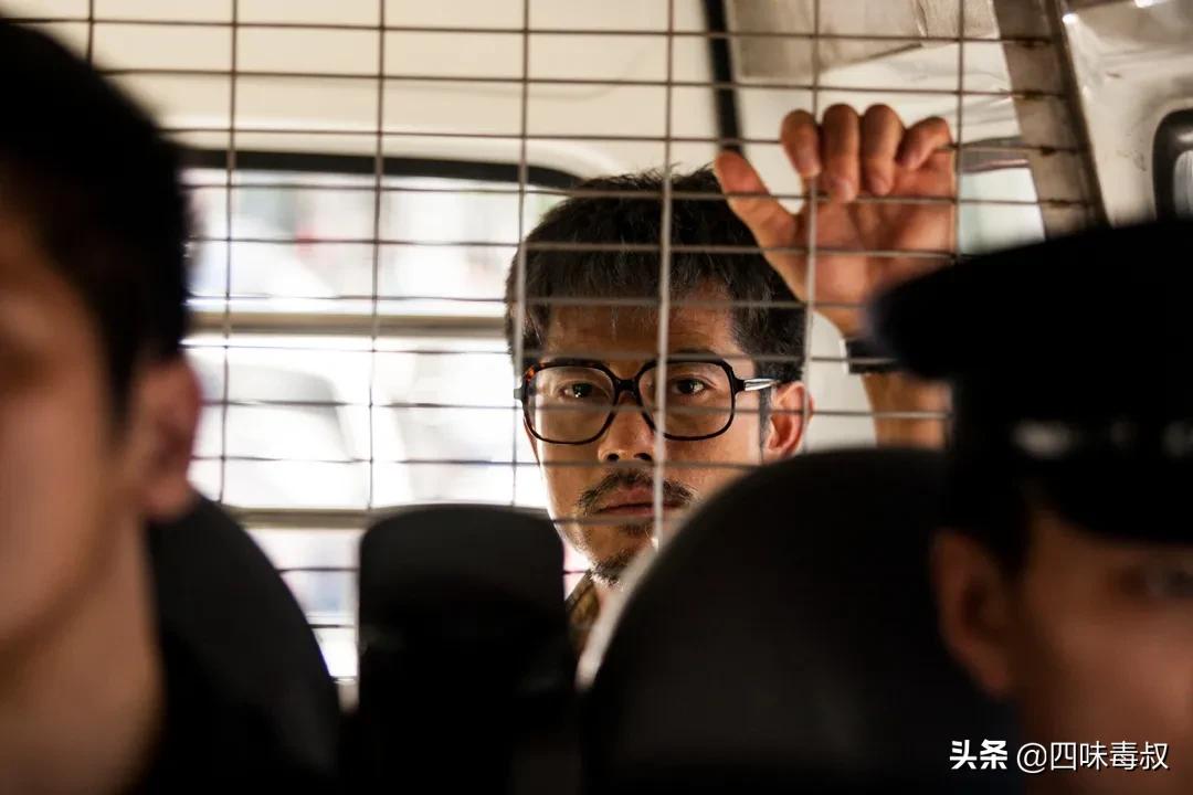 更暗黑、cult的《智齿》，是黑白版《踏血寻梅》吗？