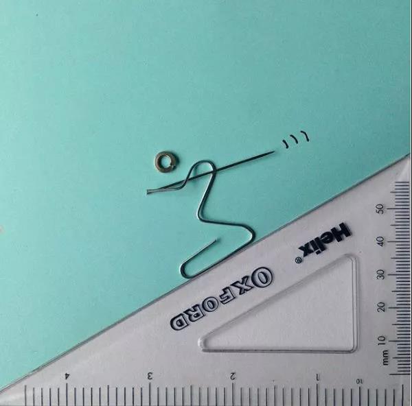 你可以擦掉那滴水，或者顺势用它画点不一样的美丽