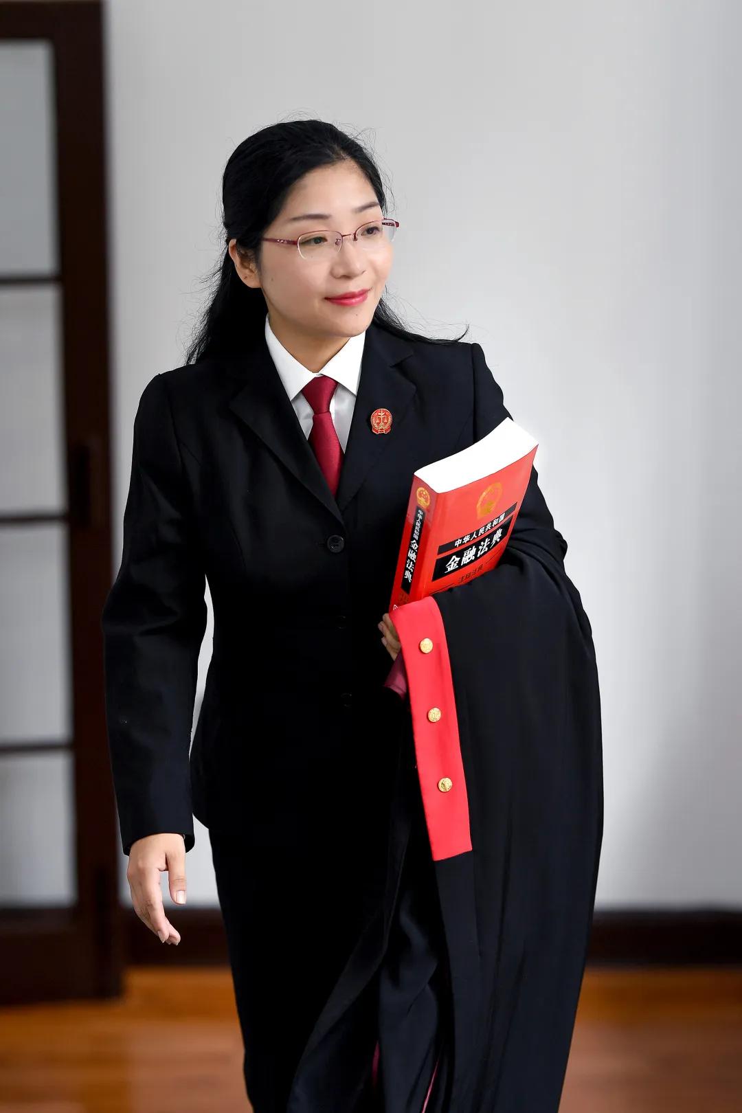 沈竹莺：当新时代一专多能的“T型”金融法官|十佳青年评选