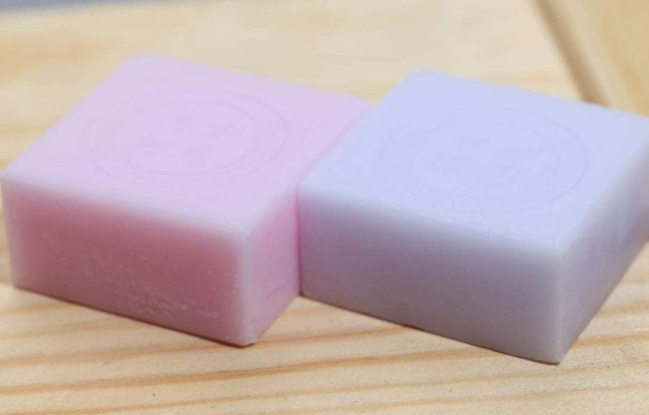 洗澡用香皂好还是沐浴露好呢,洗澡用沐浴露还是香皂对皮肤好