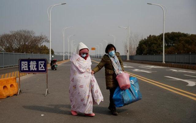 50岁妈妈徒步带患癌女儿跨境求医：这一次，才真正懂了亲人的含义