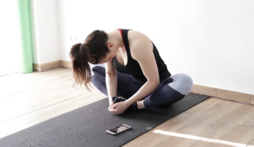 睡前瑜伽腰背舒缓训练,放松腰椎和背部的瑜伽