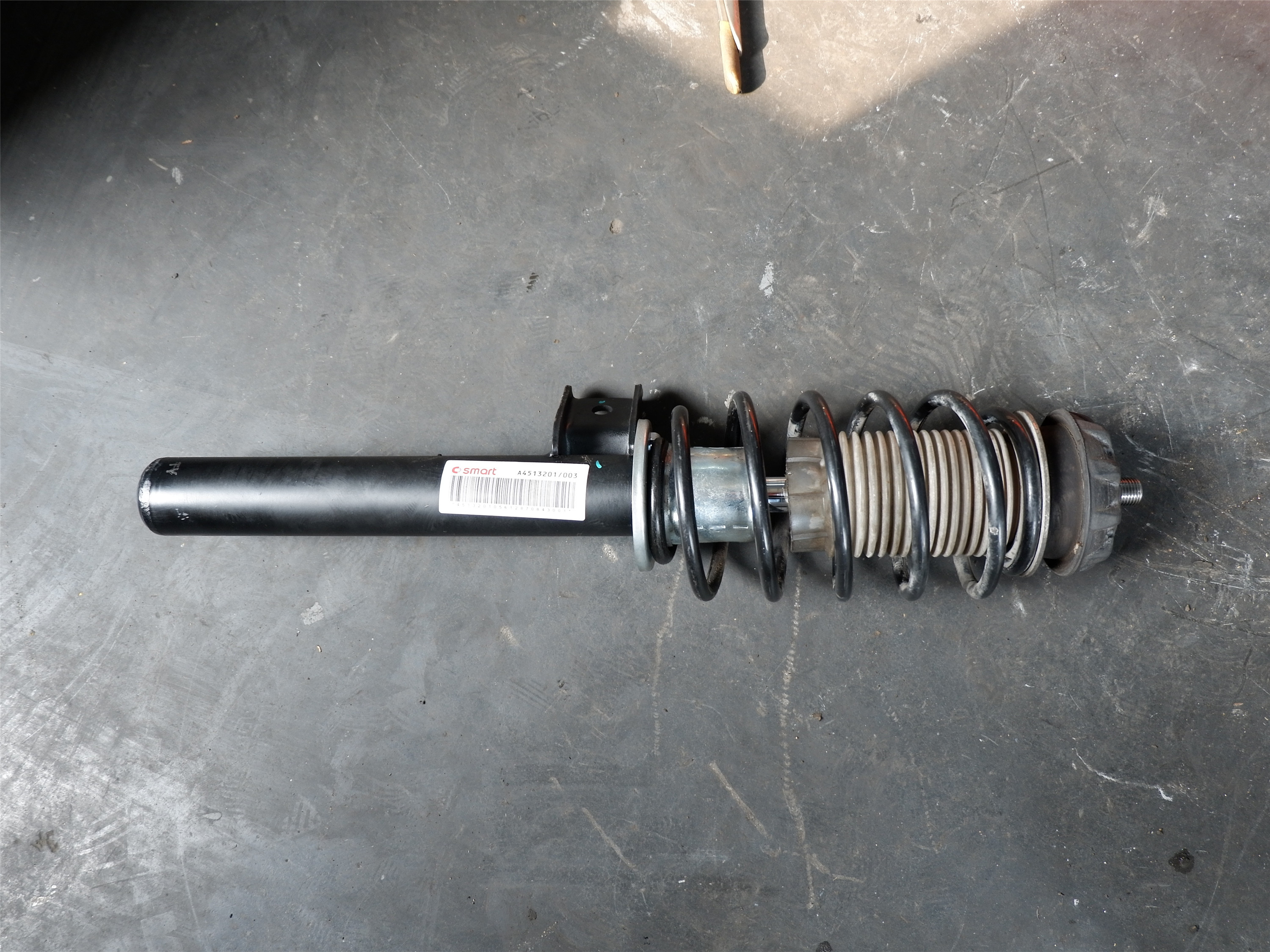 减震器漏油,减震器漏油有必要换吗