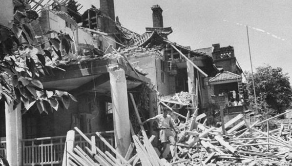 1988年，人大会议上*小平邓**正要抽烟，收到陌生纸条：请你不要吸烟