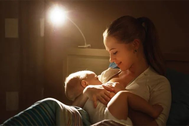 孩子喝夜奶坏处多,孩子喝夜奶的危害