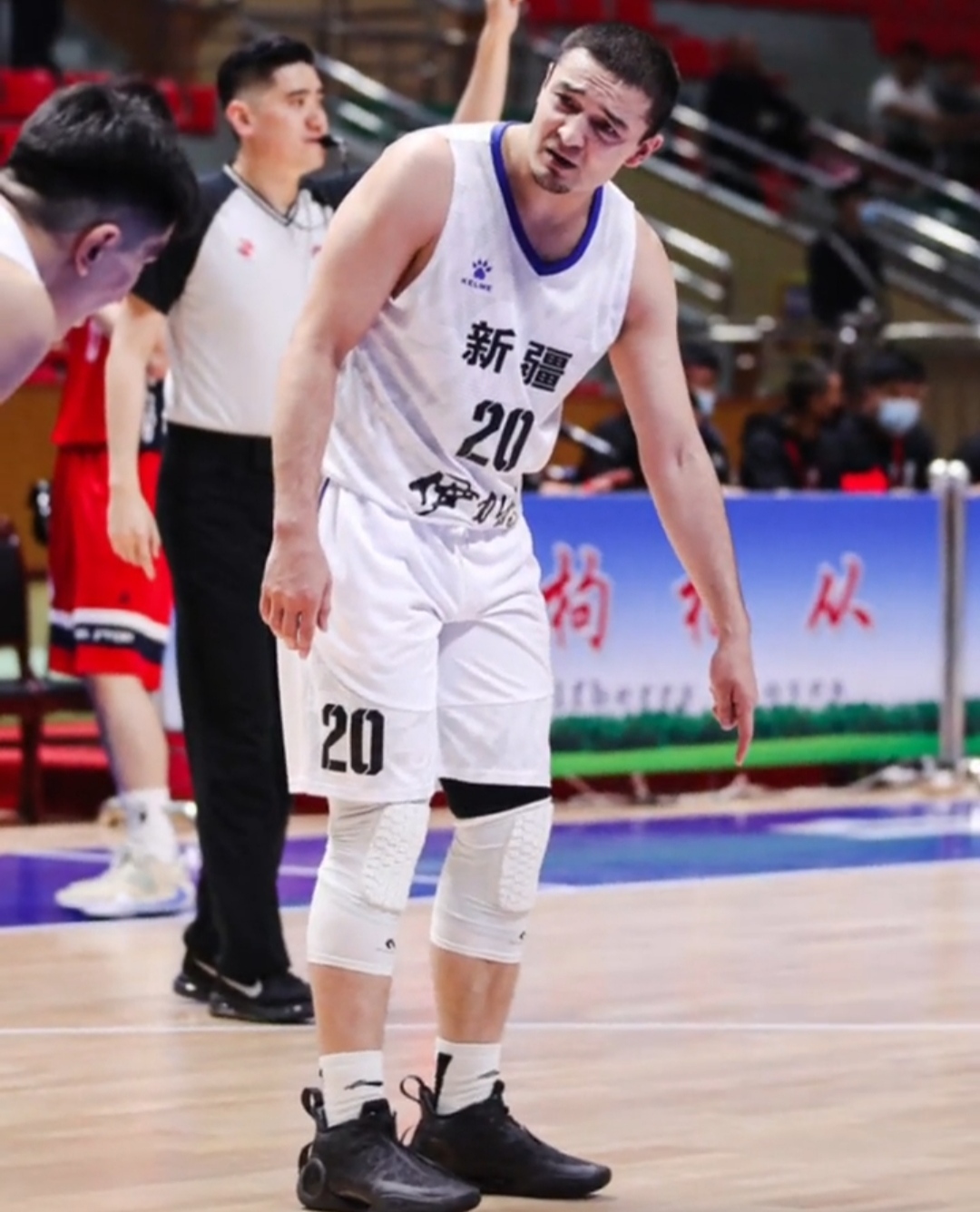 2023全明星胡明轩上脚球鞋,cba球员胡明轩上脚球鞋