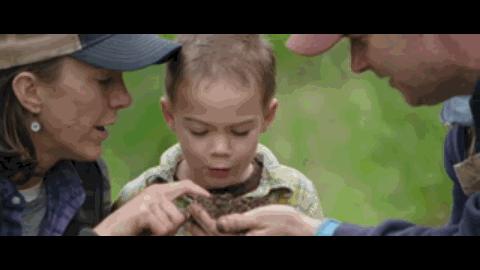 十年前，一对美国夫妻为了流浪狗买下1200亩的荒地，现在年入千万